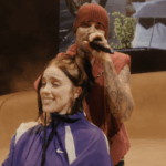 Justin Bieber faz serenata para Billie Eilish, dueto com SZA durante o Coachella Weekend Two Headlining Set