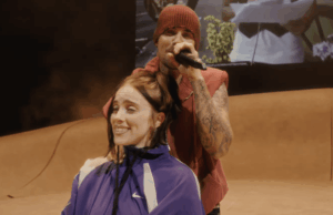 Justin Bieber faz serenata para Billie Eilish, dueto com SZA durante o Coachella Weekend Two Headlining Set Justin Bieber faz serenata para Billie Eilish, dueto com SZA durante o Coachella Weekend Two Headlining Set