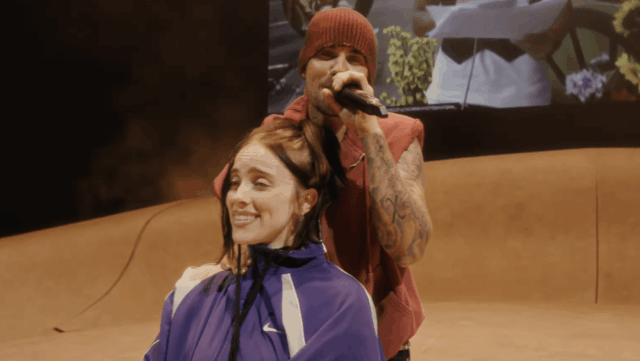 Justin Bieber faz serenata para Billie Eilish, dueto com SZA durante o Coachella Weekend Two Headlining Set
