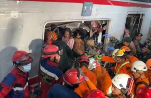 KNKT Turunkan Tim Ungkap Fakta Penyabab Kecelakaan Maut Tabrakan KRL vs Kereta Api Jarak Jauh KNKT Turunkan Tim Ungkap Fakta Penyabab Kecelakaan Maut Tabrakan KRL vs Kereta Api Jarak Jauh