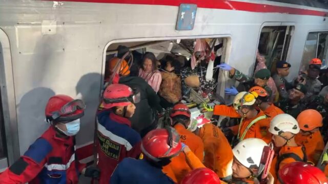 KNKT Turunkan Tim Ungkap Fakta Penyabab Kecelakaan Maut Tabrakan KRL vs Kereta Api Jarak Jauh
