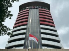 KPK Bawa 12 Pejabat Kabupaten Tulungagung ke Surabaya Pasca Pemeriksaan OTT Bupati Tulungagung KPK Bawa 12 Pejabat Kabupaten Tulungagung ke Surabaya Pasca Pemeriksaan OTT Bupati Tulungagung