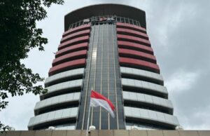 KPK Bawa 12 Pejabat Kabupaten Tulungagung ke Surabaya Pasca Pemeriksaan OTT Bupati Tulungagung KPK Bawa 12 Pejabat Kabupaten Tulungagung ke Surabaya Pasca Pemeriksaan OTT Bupati Tulungagung