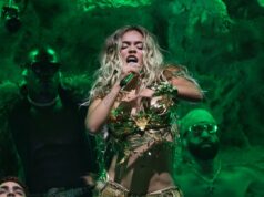 Karol G no Coachella foi um sucesso global. No entanto, outros artistas estrangeiros temem viajar pelos EUA Karol G no Coachella foi um sucesso global. No entanto, outros artistas estrangeiros temem viajar pelos EUA