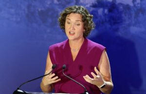 Katie Porter critica rivais políticos como ‘piores que meus adolescentes’ enquanto o debate na televisão sai dos trilhos | Vídeo Spencer Pratt, prefeita Karen Bass e vereadora Nithya Raman