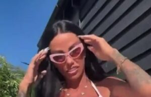 Katie Price, 47, exibe seus recursos melhorados cirurgicamente em um biquíni minúsculo, enquanto o marido Lee Andrews ‘afirma que esteve no Reino Unido e conheceu os filhos dela’ – apesar da proibição de viajar Katie Price deixou muito pouco para a imaginação ao vestir um biquíni minúsculo para uma postagem chamativa no Snapchat na segunda-feira