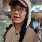 Katy Perry, 41, foi fotografada colocando seu cartão de crédito na icônica Fonte de Trevi enquanto visitava Roma, Itália, em um vídeo compartilhado em suas redes sociais no domingo.