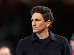 Keith Andrews foi surpreendido por um dos melhores jogadores do Man Utd durante a vitória por 2 a 1 sobre o Brentford Keith Andrews foi surpreendido por um dos melhores jogadores do Man Utd durante a vitória por 2 a 1 sobre o Brentford