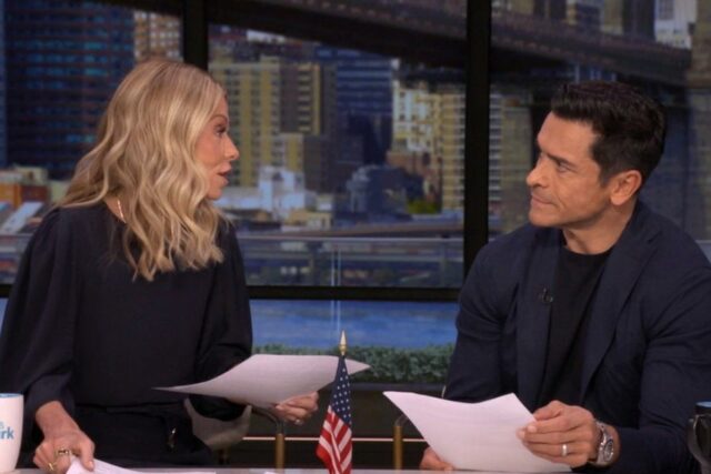 Kelly Ripa e Mark Consuelos contam ao ‘Live’ que seu filho é produtor de ‘Summer House’, mas não lhes contou “nada” sobre o último escândalo do programa: “Você pensaria que nosso filho nos prepararia para isso”
