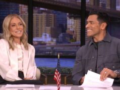 Kelly Ripa ri depois que Mark Consuelos diz a ela “Hold Onto Your Nickels”: “Parecem mamilos e isso me faz rir” Kelly Ripa ri depois que Mark Consuelos diz a ela “Hold Onto Your Nickels”: “Parecem mamilos e isso me faz rir”