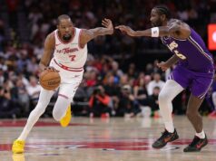 Kevin Durant se torna viral por insultar Deandre Ayton após expulsão Kevin Durant se torna viral por insultar Deandre Ayton após expulsão