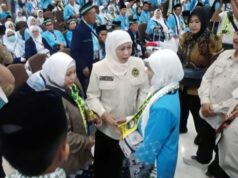 Khofifah Lepas Keberangkatan 374 Jemaah Haji Kloter Pertama Embarkasi Surabaya Khofifah Lepas Keberangkatan 374 Jemaah Haji Kloter Pertama Embarkasi Surabaya
