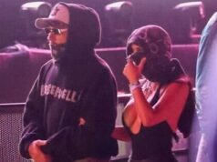 Kim Kardashian docemente dá o braço ao namorado Lewis Hamilton enquanto o romance esquenta no set de Justin Bieber no Coachella Kim Kardashian, 45, e Lewis Hamilton, 41, foram vistos dando os braços docemente quando o casal chegou para o show de Justin Bieber no Coachella no sábado.