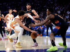 Knicks continuam tirando a estrela dos Hawks, Jalen Johnson, de seu jogo Jalen Johnson, atacante do Atlanta Hawks, e OG Anunoby, atacante do New York Knicks, alcançam a bola