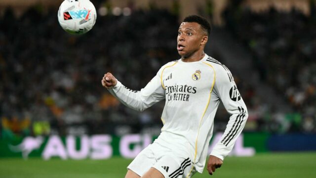 Kylian Mbappé sofre problema no tendão da coxa durante empate do Real Madrid contra o Betis
