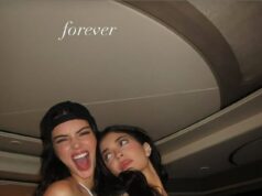 Kylie Jenner usa outro sutiã peituda no Coachella depois de despertar preocupação com implante ‘rompido’ Kylie Jenner (R) teve a 'melhor noite de todas' festejando no esgotado festival de música da Califórnia Coachella Valley Music and Arts Festival em Indio no sábado ao lado de sua irmã mais velha Kendall Jenner (L)