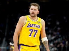 Lakers adiciona Duke Big Man para ajudar Luka Doncic no draft simulado da NBA Los Angeles Lakers star Luka Doncic against Detroit Pistons