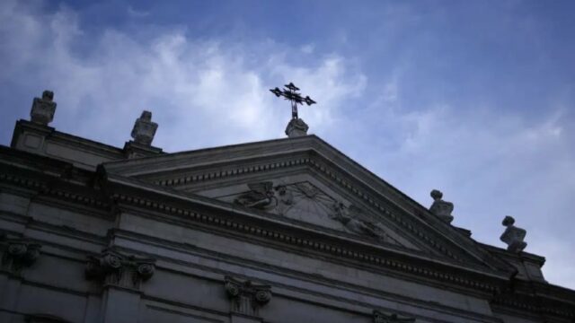 Laporan HRW Ungkap Tiongkok Tekan Umat Católico Bawah Tanah Gabung Gereja Resmi Negara
