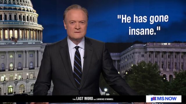 O presidente Donald Trump faz uma pausa ao terminar de falar sobre a guerra do Irã no Cross Hall da Casa Branca na quarta-feira, 1º de abril de 2026, em Washington