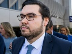 Lehrmann perde tentativa final de apelar de caso ruinoso de difamação Bruce Lehrmann (à direita) deixa o Tribunal de Magistrados em Toowoomba, Queensland, em 17 de junho de 2024. O Sr. Lehrmann é acusado de duas acusações de estupro. Foto: Dan Peled