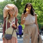 Leilão 'And Just Like That': móveis de Carrie, fantasias de Charlotte, roteiro de Che Diaz e macacões Hot Fellas