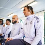 Leny Yoro envia mensagem no Instagram que pode ser uma forte resposta à piada de Paul Scholes