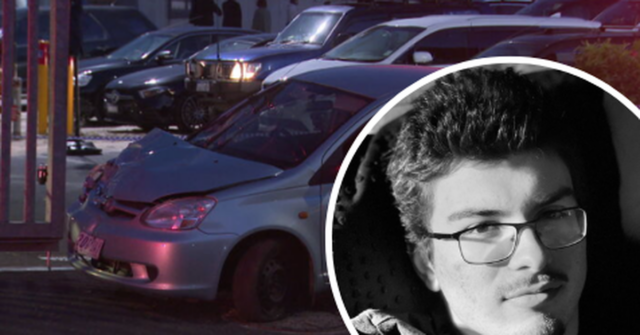 Volkan Aksoy, de 20 anos, foi morto quando um Toyota Echo desviou na Langs Road em Ascot Vale e subiu no meio-fio em frente ao Melbourne Showgrounds por volta das 17h de sábado.