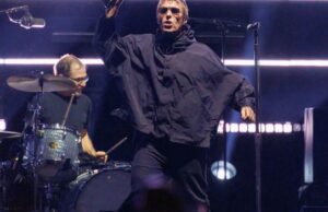 Liam Gallagher brinca sobre a indução ao Hall da Fama do Rock and Roll do Oasis: ‘Eu sonhei com isso quando era um pequeno ninguém cantando no chuveiro’ Liam Gallagher brinca sobre a indução ao Hall da Fama do Rock and Roll do Oasis: 'Eu sonhei com isso quando era um pequeno ninguém cantando no chuveiro'