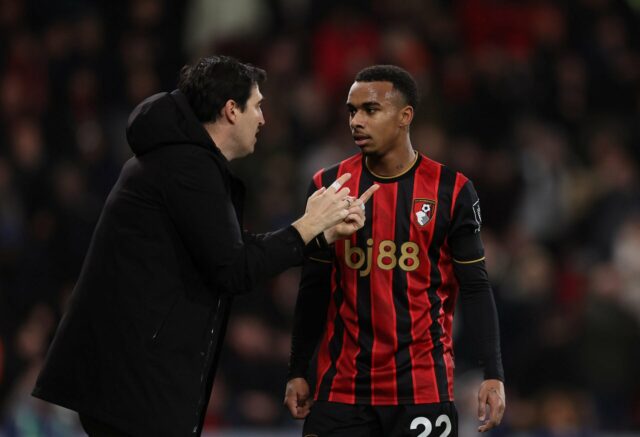 'Liberdade' - Junior Kroupi já disse aos atacantes do Man Utd por que eles vão adorar Andoni Iraola
