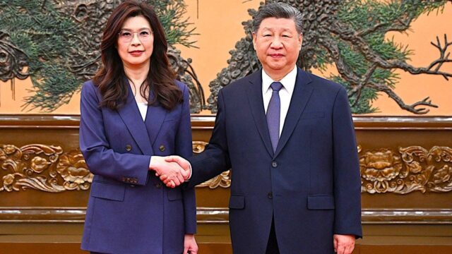Líder da oposição de Taiwan encontra-se com Xi em Pequim Líder da oposição de Taiwan encontra-se com Xi em Pequim enquanto a luta pela defesa de Taiwan se intensifica