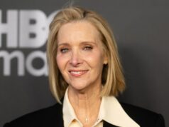 Lisa Kudrow diz que os escritores de ‘Friends’ eram ‘em sua maioria homens’ que ficavam ‘acordados até tarde discutindo suas fantasias sexuais’ sobre suas colegas de elenco Lisa Kudrow diz que os escritores de 'Friends' eram 'em sua maioria homens' que ficavam 'acordados até tarde discutindo suas fantasias sexuais' sobre suas colegas de elenco