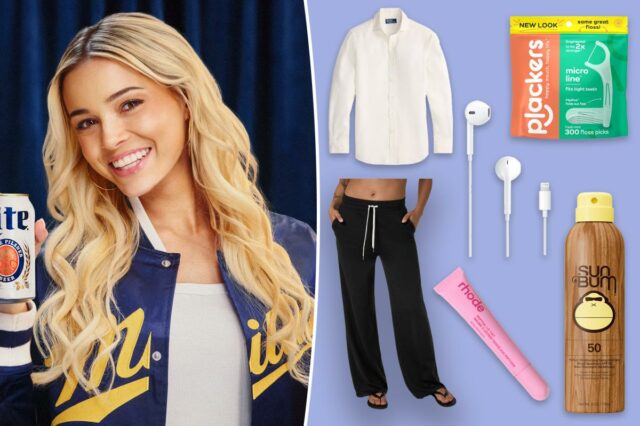 Ilustração de um bule branco e quatro xícaras de chá, todas marcadas com o 