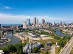 Lojas de departamentos abandonadas estão sendo usadas para abrigar a crescente população da Geração Z nesta cidade do Cinturão da Ferrugem Lojas de departamentos abandonadas estão sendo usadas para abrigar a crescente população da Geração Z nesta cidade do Cinturão da Ferrugem