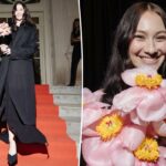 Par de sapatos de salto alto pretos com bico fino e salto fino.