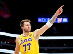 Luka Doncic, do Lakers, atinge marco na carreira ao retornar da suspensão da NBA Luka Doncic, do Lakers, atinge marco na carreira ao retornar da suspensão da NBA