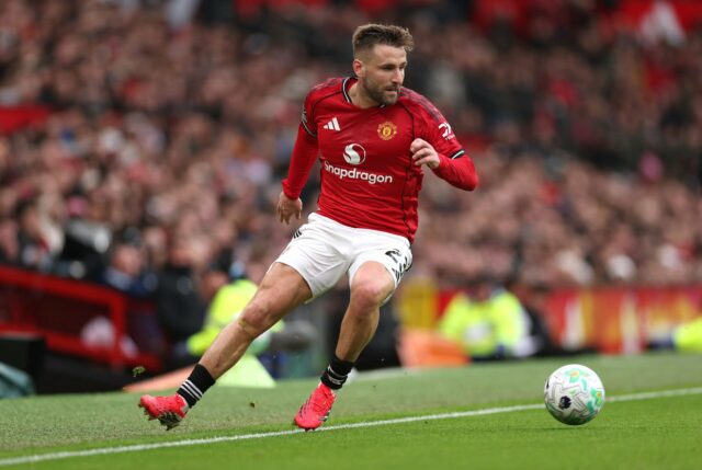 Luke Shaw enfrentará sua melhor versão quando o Man Utd enfrentar o Brentford, o resultado pode decidir o jogo
