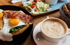 Luta contra a contraflação: mais da metade dos australianos pagariam mais para obter mais imagem de banco de imagens de comida de café