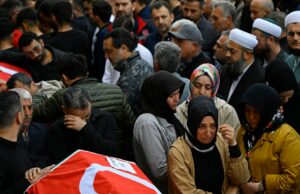 ‘Luto sem fim’: Turkiye lamenta vítimas do segundo tiroteio em escola em uma semana 'Luto sem fim': Turkiye lamenta vítimas do segundo tiroteio em escola em uma semana