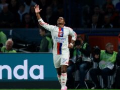 Lyon vence o PSG por 2 a 1 e dá ao Lens esperança renovada na corrida pelo título da Ligue 1 Lyon vence o PSG por 2 a 1 e dá ao Lens esperança renovada na corrida pelo título da Ligue 1