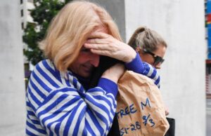 Mãe escondeu analgésicos fatais no smoothie do filho, disse o júri Mãe escondeu analgésicos fatais no smoothie do filho, disse o júri