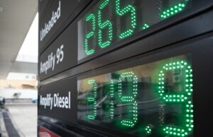 Mais de 93 servos multados em blitz de manipulação de preços em todo o estado Mais de 93 servos multados em blitz de manipulação de preços em todo o estado