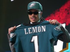 Makai Lemon fica emocionado na noite do draft da NFL depois de assistir a um vídeo surpresa e sincero Makai Lemon fica emocionado na noite do draft da NFL depois de assistir a um vídeo surpresa e sincero