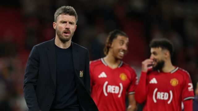 Manchester United se aproxima da qualificação para a Liga dos Campeões, Carrick diz que trabalho ainda está pendente
