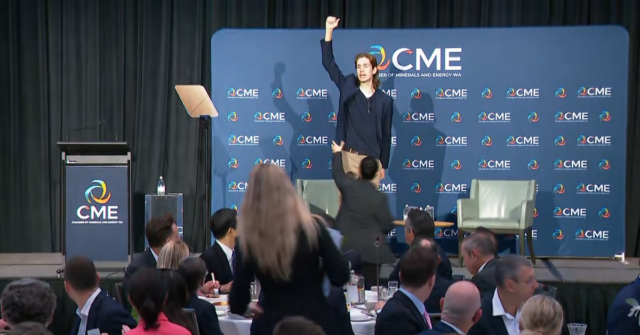 O ativista de 19 anos gritou 