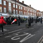 A polícia de Surrey condenou as pessoas a não especularem sobre as descrições dos suspeitos (Getty)