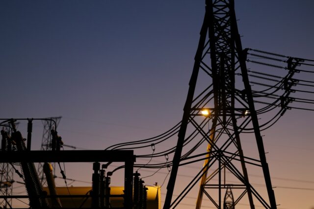 Mapa revela estados com maior número de cortes de energia devido a contas não pagas
