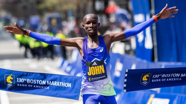 Maratona de Boston: Korir do Quênia defende a coroa e estabelece novo recorde de percurso
