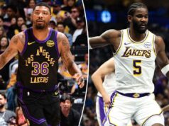 Marcus Smart, do Lakers, Deandre Ayton ansioso para voltar aos playoffs da NBA O jogador da NBA Luka Doncic, do Dallas Mavericks, segura uma bola de basquete enquanto é defendido por um jogador do Los Angeles Lakers.