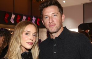 Marido de Alex Cooper acusado de ‘gritar’ com funcionários da Unwell Network: relatório Cronograma de relacionamento de Alex Cooper e marido Matt Kaplan