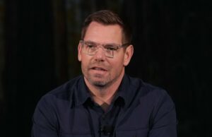 Marido do acusador de Eric Swalwell responde ao vídeo de negação do congressista GettyImages-2258202352 marido acusador de swalwell